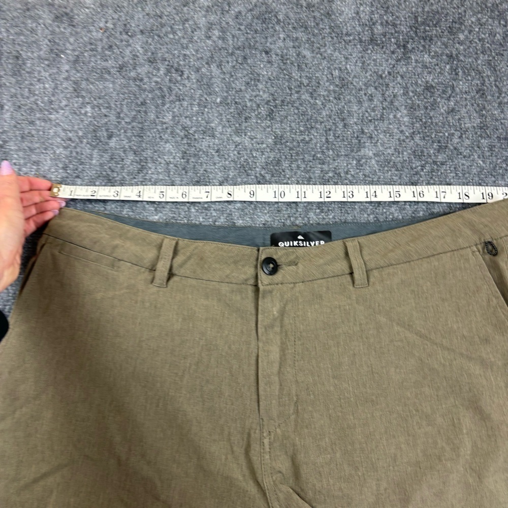 QUICKSILVER Men’s Tan Colored Amphibian Shorts Hybrod flat front size: 38 - Picture 7 of 9